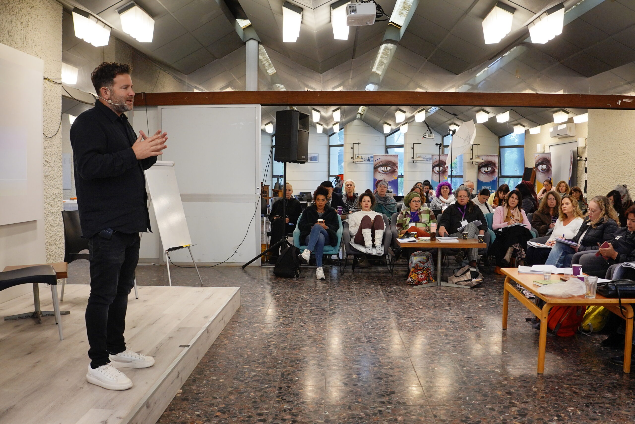 גיא מלמד בקורס EMR